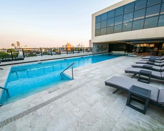 Hilton Garden Inn Santiago del Estero - Ciudad de Santiago del Estero - Piscina