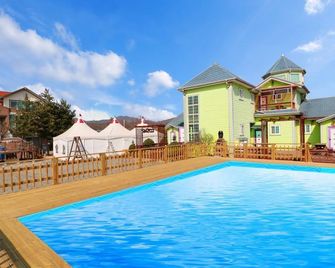 Cheolwon Northelgia Pension - Cheorwon - Piscina
