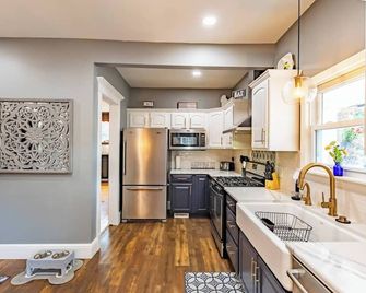 Bay Breeze Mansion | Dogsok | Hottub-Open | 6 Bdr+ - Bay City - Küche