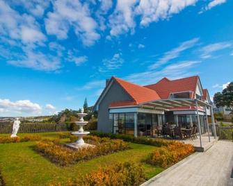 Orewa Cliff Top - Orewa - Building