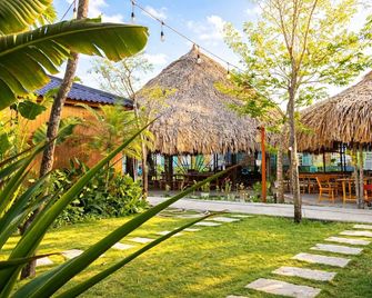 Melaka Ho Tram - Beachside Bungalows - Xuyen Moc - Binnenhof