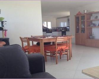 Room rental in house for vacation or work - Saint-Julien - Salle à manger