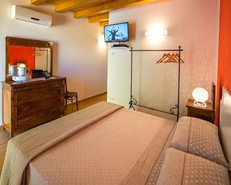 B&B La Rubiana - Caprino Veronese - Schlafzimmer