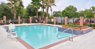 Holiday Inn Express & Suites San Antonio South - San Antonio - Svømmebasseng