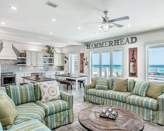 'Hammerhead' Great Family Vacation! Beachfront + Private Pool - Laguna Beach - Living room