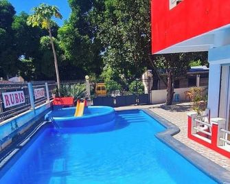 Apartment F2 TOKYO -Pool terrace -Barbecue area. 3km from the town center! - Mahajanga - Piscina