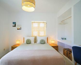 Birds of Paradise - Boutique Surf Lodge - 阿爾熱祖爾 - 臥室