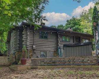 Unique and Historic Cabin in Wake Forest Downtown. - Wake Forest - Gebouw