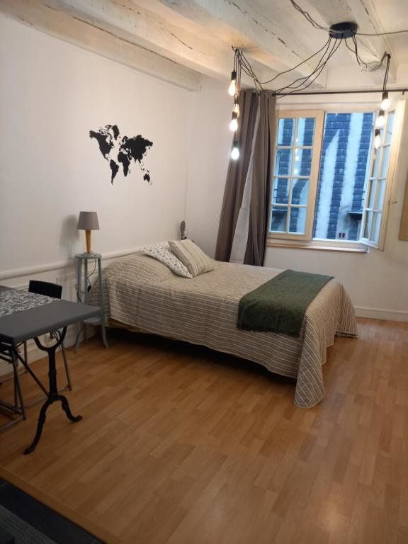 Charmant studio dans le Vieux Tours - Tours - Bedroom