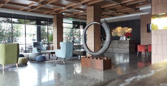 Roxy Hotel & Apartments - Kuching - Lobby