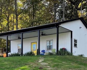 Adorable cottage. You will not find a better direct view of Patoka Lake. - French Lick - Toà nhà