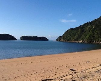 Prime location, modest, fresh and easy clean attractive absolute beach front - Pohara - Playa