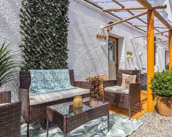 Drimnatorran Farm Lodge - Acharacle - Patio