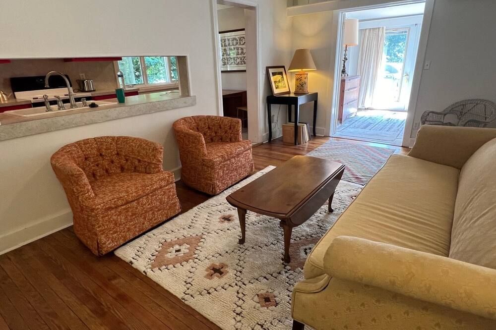 Historic farmhouse - scenic views, steeped in history