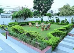 Dhairya's Villa Home Away From Home - Jammu - Patio