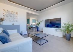 Perfect Location, Idyllic 2br Apartment - Sliema - Sala de estar