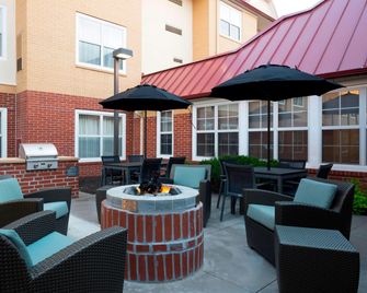 Residence Inn by Marriott Kansas City Olathe - Olathe - Uteplats