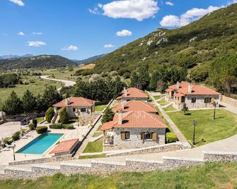 Pleiades Studios All Season Gems - Korinthos Stone Retreats - Sikyona