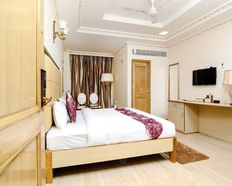 OYO 11956 Galaxy Grand - Lucknow - Habitación
