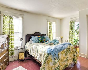 Bethlehem Home with Patio and Amazing Sunset Views! - Bethlehem - Bedroom