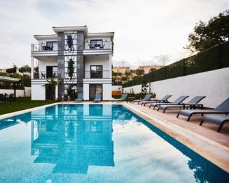 Ruwais Hotel - Cesme - Piscina