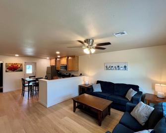 Prime Location to Casino Excitement 2 mi w King Beds - Thackerville - Olohuone