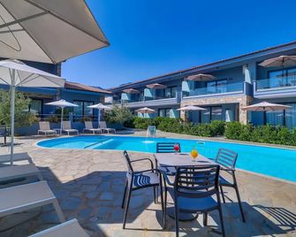 Theros Villas & Suites - Chrisi Ammoudia - Piscina