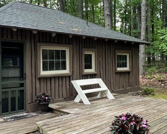 The Higgins Lake Hideaway - Super Cute! - Roscommon