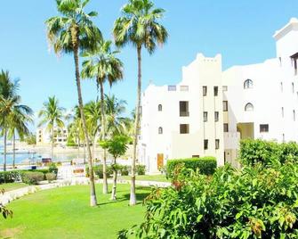 Marina Breeze 2-Bedroom Retreat - Salalah