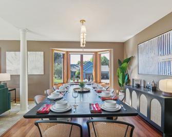 New! Sleeps 12, Fam. Friendly, Game Room. Dog Ok! - Hastings - Dining room