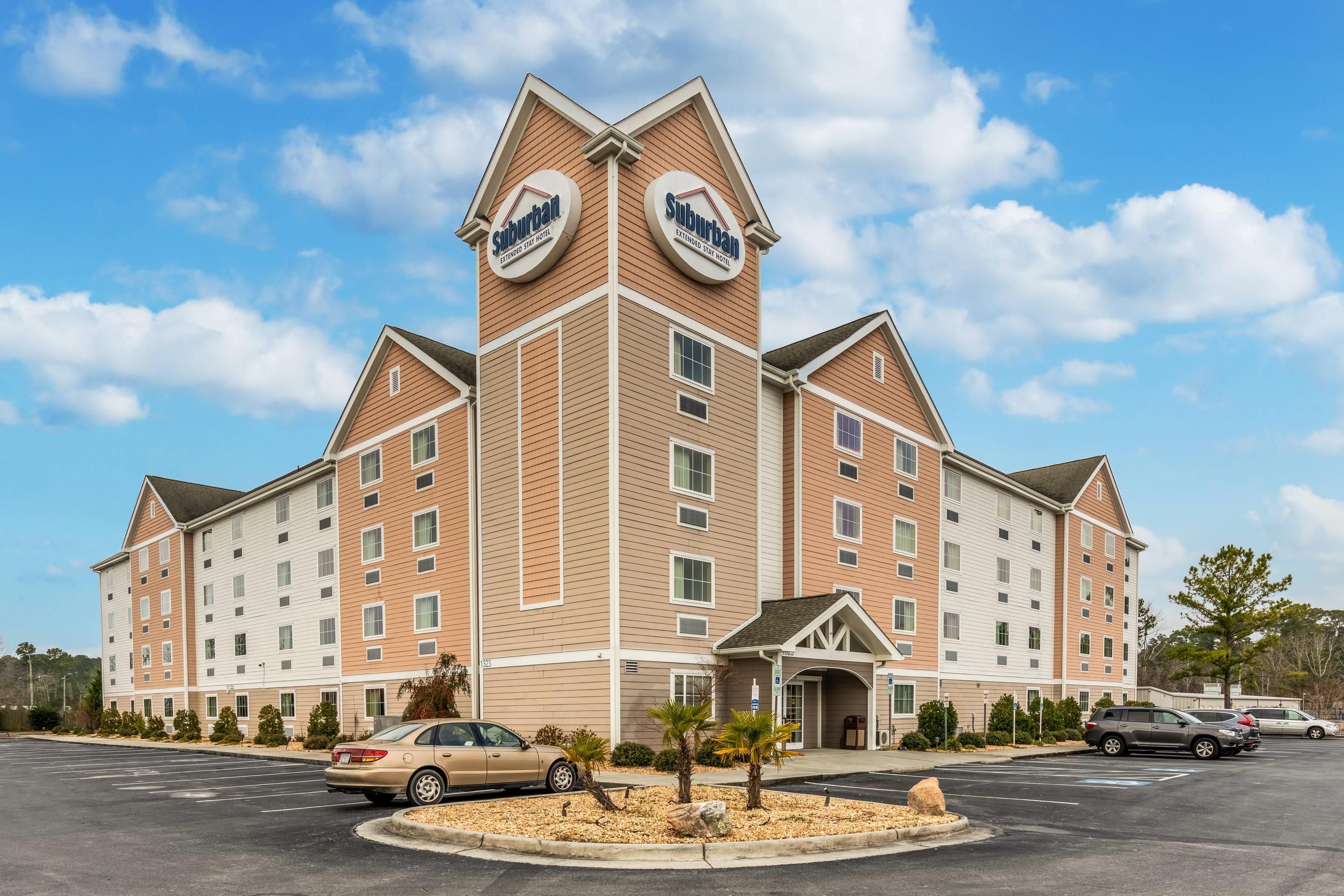 Suburban Studios Near Camp Lejeune - ג'קסונוויל - בניין