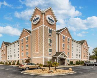 Suburban Studios Near Camp Lejeune - ג'קסונוויל - בניין