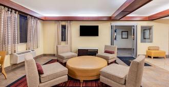 La Quinta Inn & Suites by Wyndham Helena - Helena - Area lounge