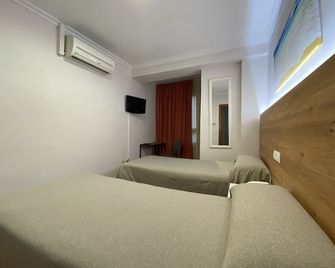 Hostal Pensimar - L'Altet - Chambre