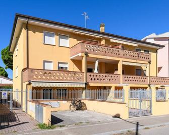 Nice Apartment In Comacchio With Wifi - Comacchio - Edificio