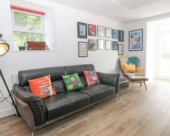 Bryn Tirion - Holyhead - Salon