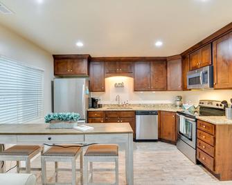 Modern Lehi Apartment 2 Mi to Thanksgiving Point - Lehi - Kitchen