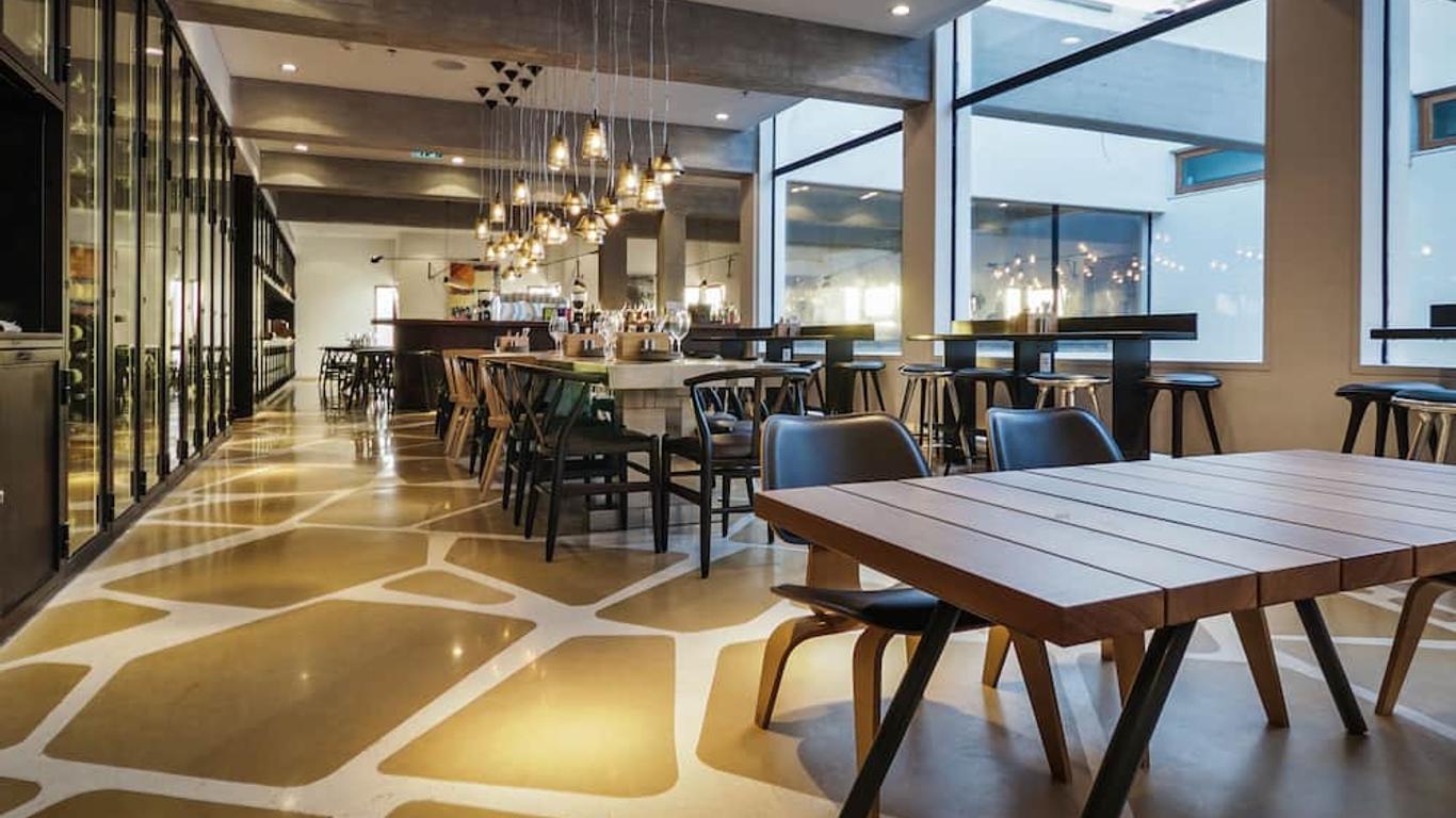 אלמא מרכז אמנויות מלון יוקרה