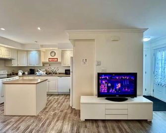 THT's house-Ideal Downtown Area - Charlottetown - Kitchen