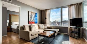 Carmana Hotel & Suites - Vancouver - Living room