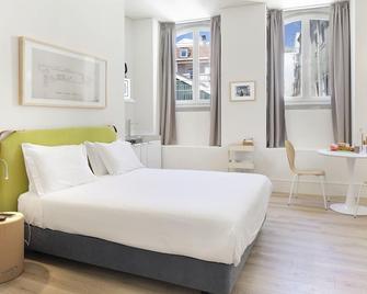 Ascensor da Bica - Lisbon Serviced Apartments - Lisbon - Bedroom