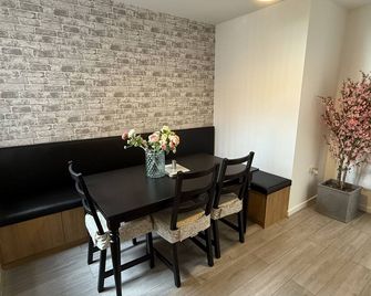 Franklin Lodge - Reading - Dining room