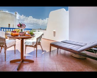 Beautiful Tranquil Naxos House with Stunning Views, 400m to Agia Anna Beach. - Naxos - Balkon