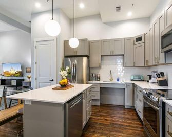 Luxurious 5br/3ba Haven In Prime Nola Location - New Orleans - Kitchen