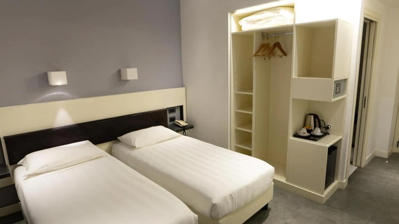 Crosti Hotel