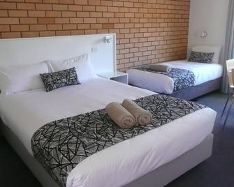 Charming Pet Friendly Family Room with Mineral Pool - Woolgoolga - Bedroom