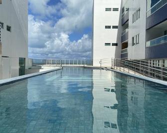 Bela Hospedagem - Pé na areia no Bessa, wifi c/vista piscina e mar - João Pessoa - Pool