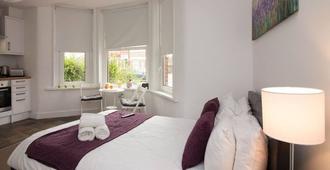 Beddoe Apartments - Eastleigh - Bedroom
