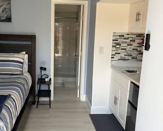 Blue Sky Guest Room - Pompano Beach - Bedroom