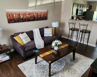 Family Friendly, About An Hour From Nashville. - Clarksville - Living room